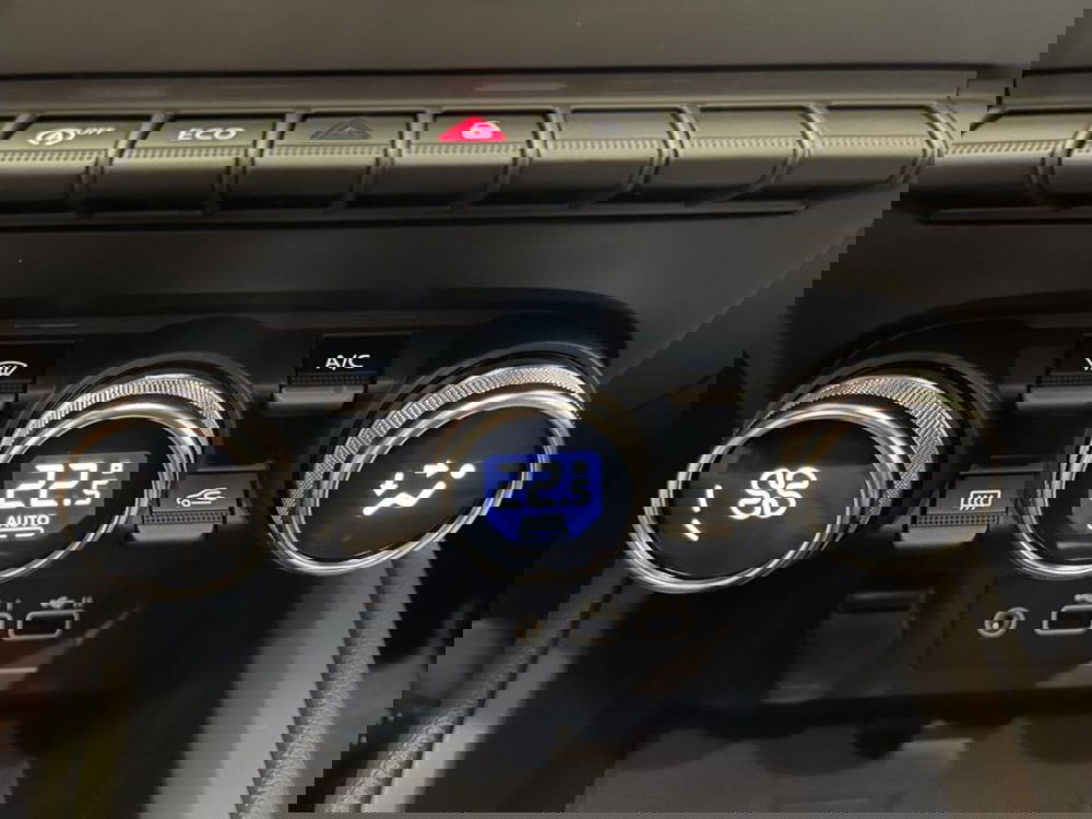 Mitsubishi Colt nuova a Como (11)