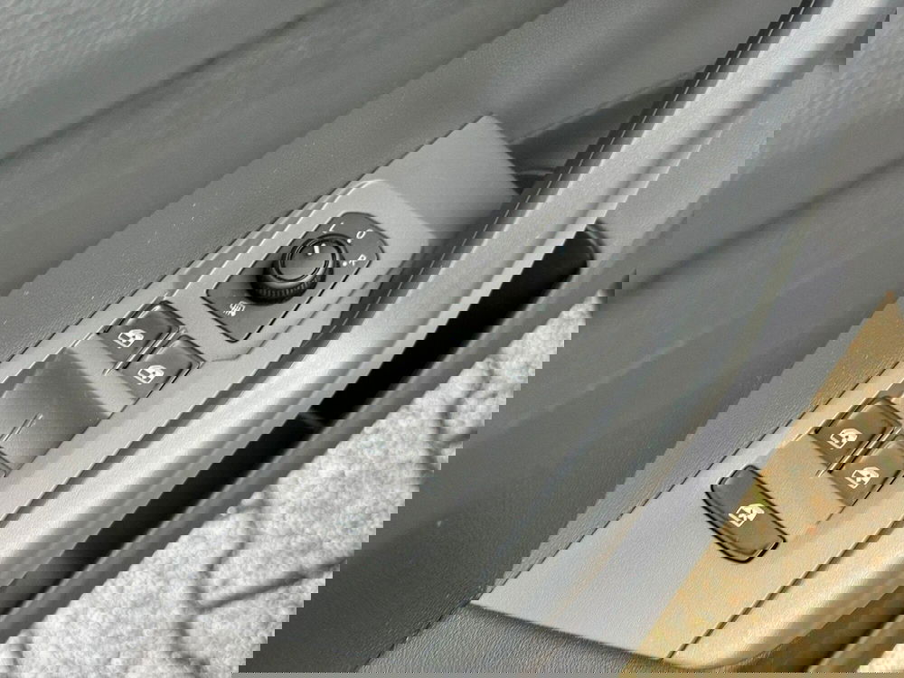 Volkswagen T-Cross usata a Pavia (14)