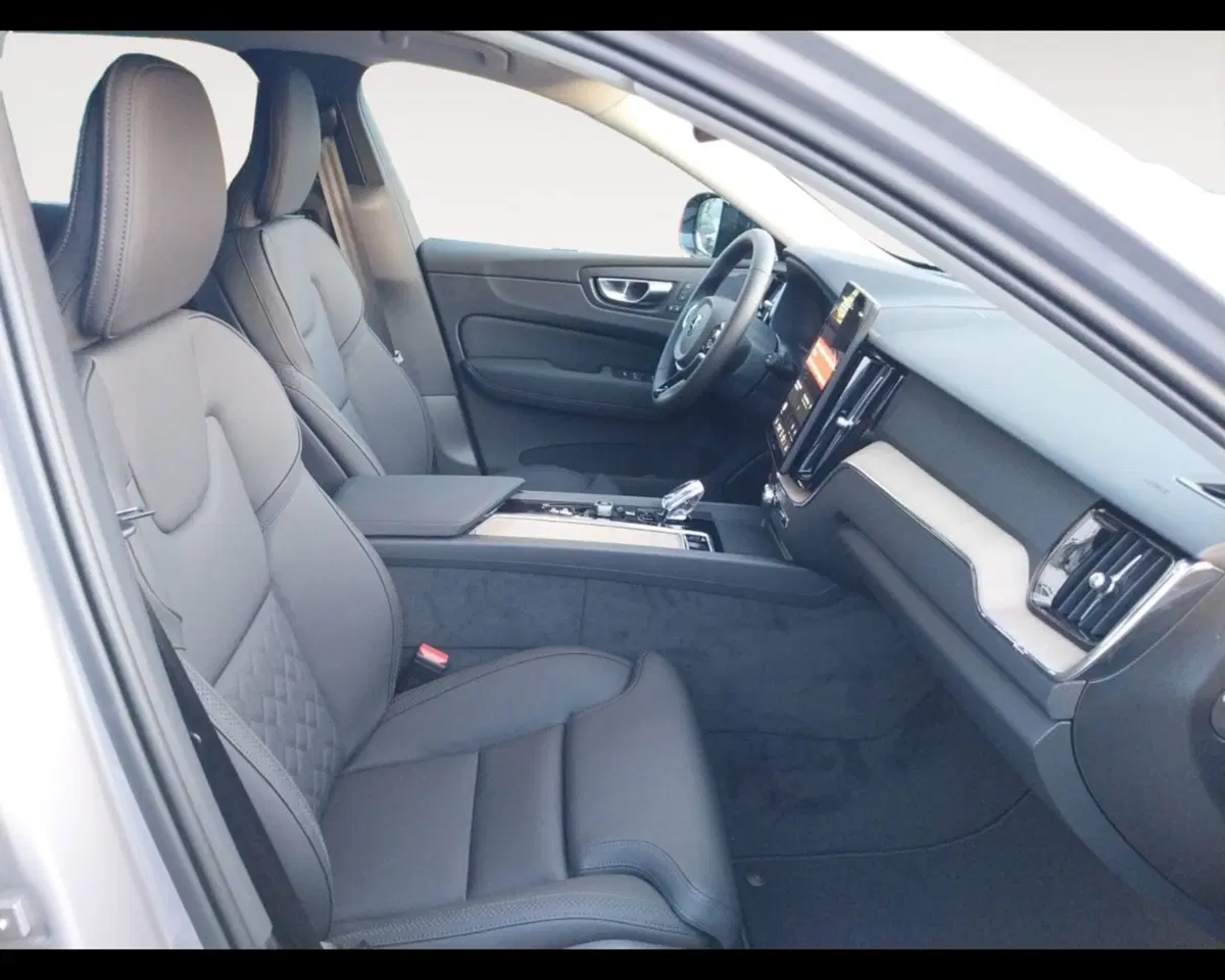 Volvo XC60 nuova a Bologna (14)