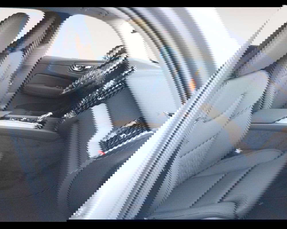 Volvo XC60 nuova a Bologna (14)