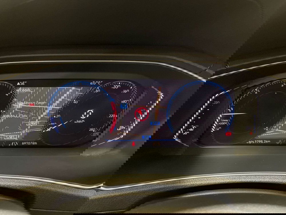 Volkswagen T-Roc usata a Pistoia (13)