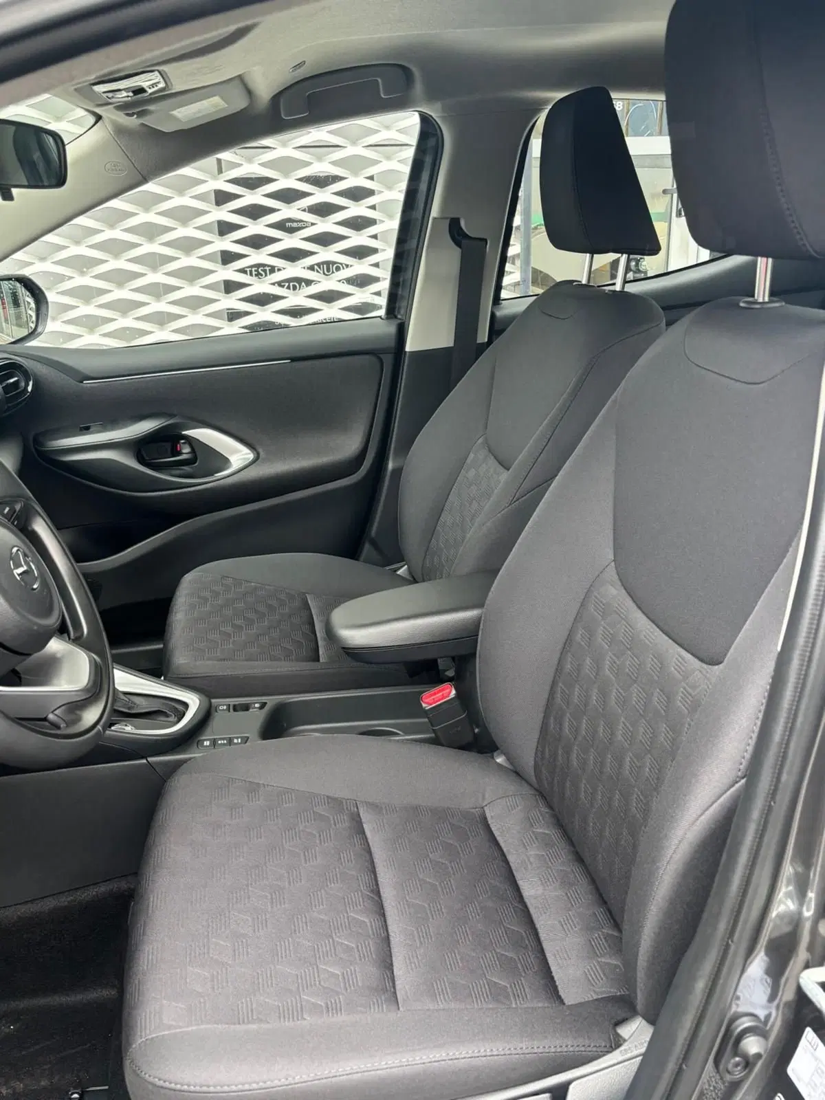 Mazda Mazda2 Hybrid nuova a Frosinone (9)