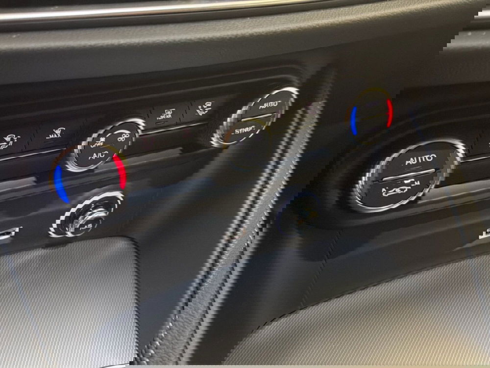 Alfa Romeo Stelvio nuova a Palermo (13)