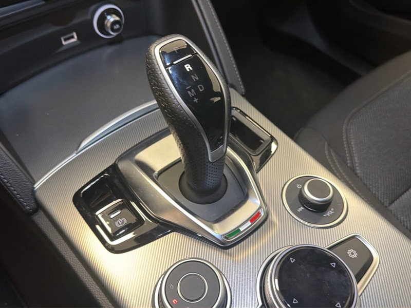Alfa Romeo Stelvio nuova a Palermo (14)
