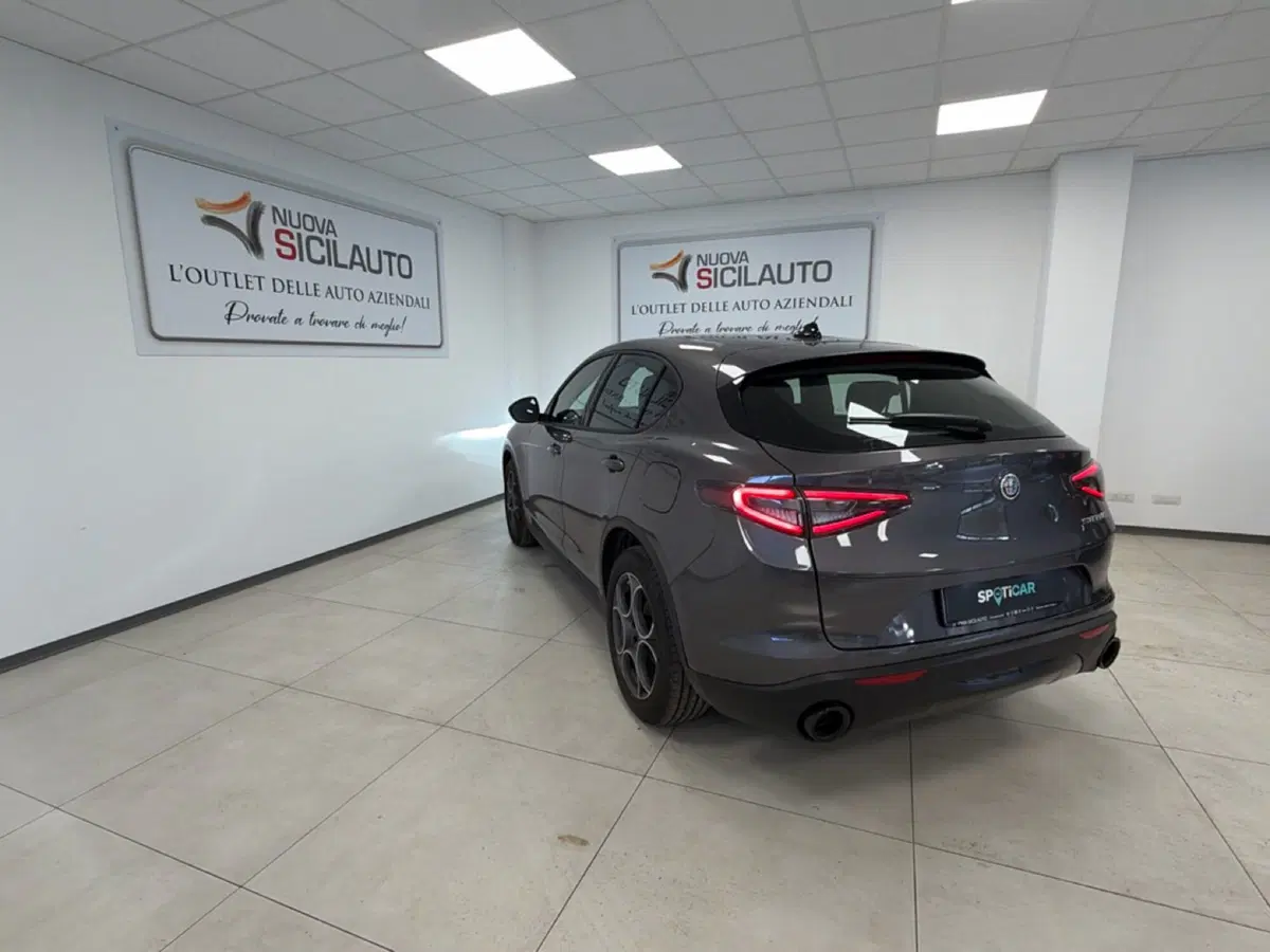 Alfa Romeo Stelvio nuova a Palermo (18)