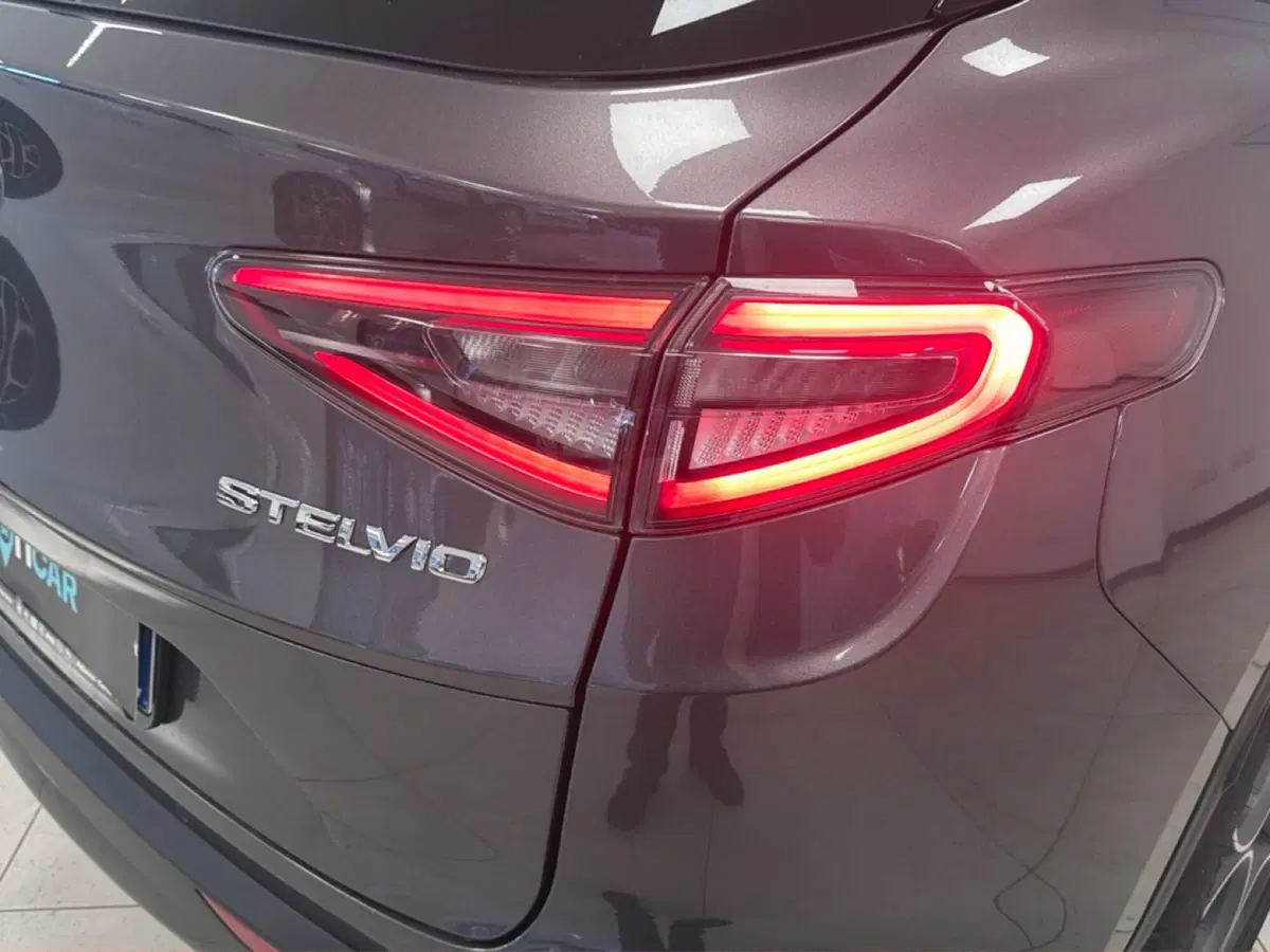 Alfa Romeo Stelvio nuova a Palermo (19)