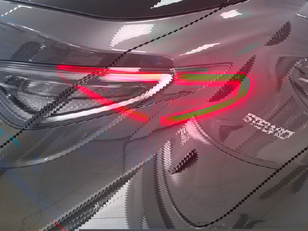 Alfa Romeo Stelvio nuova a Palermo (19)