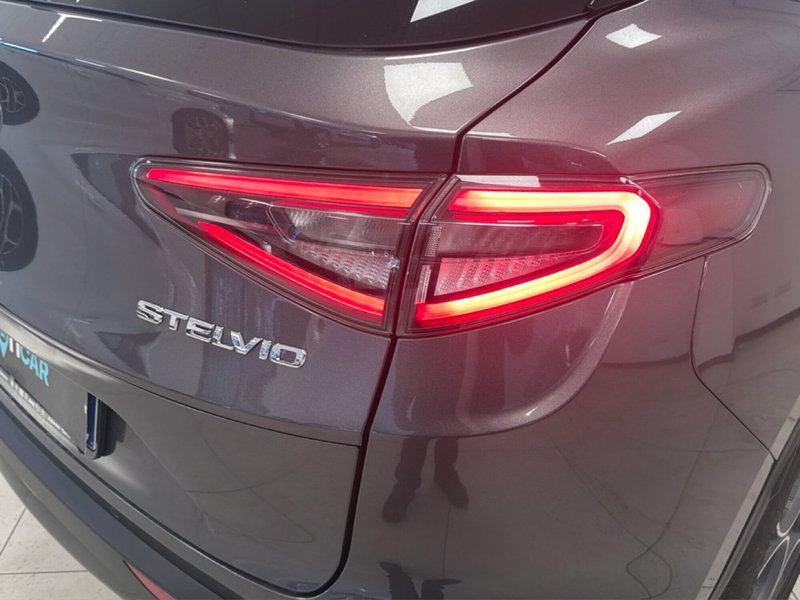 Alfa Romeo Stelvio nuova a Palermo (19)