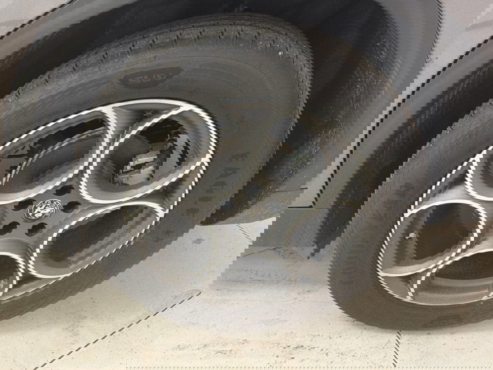 Alfa Romeo Stelvio nuova a Palermo (5)