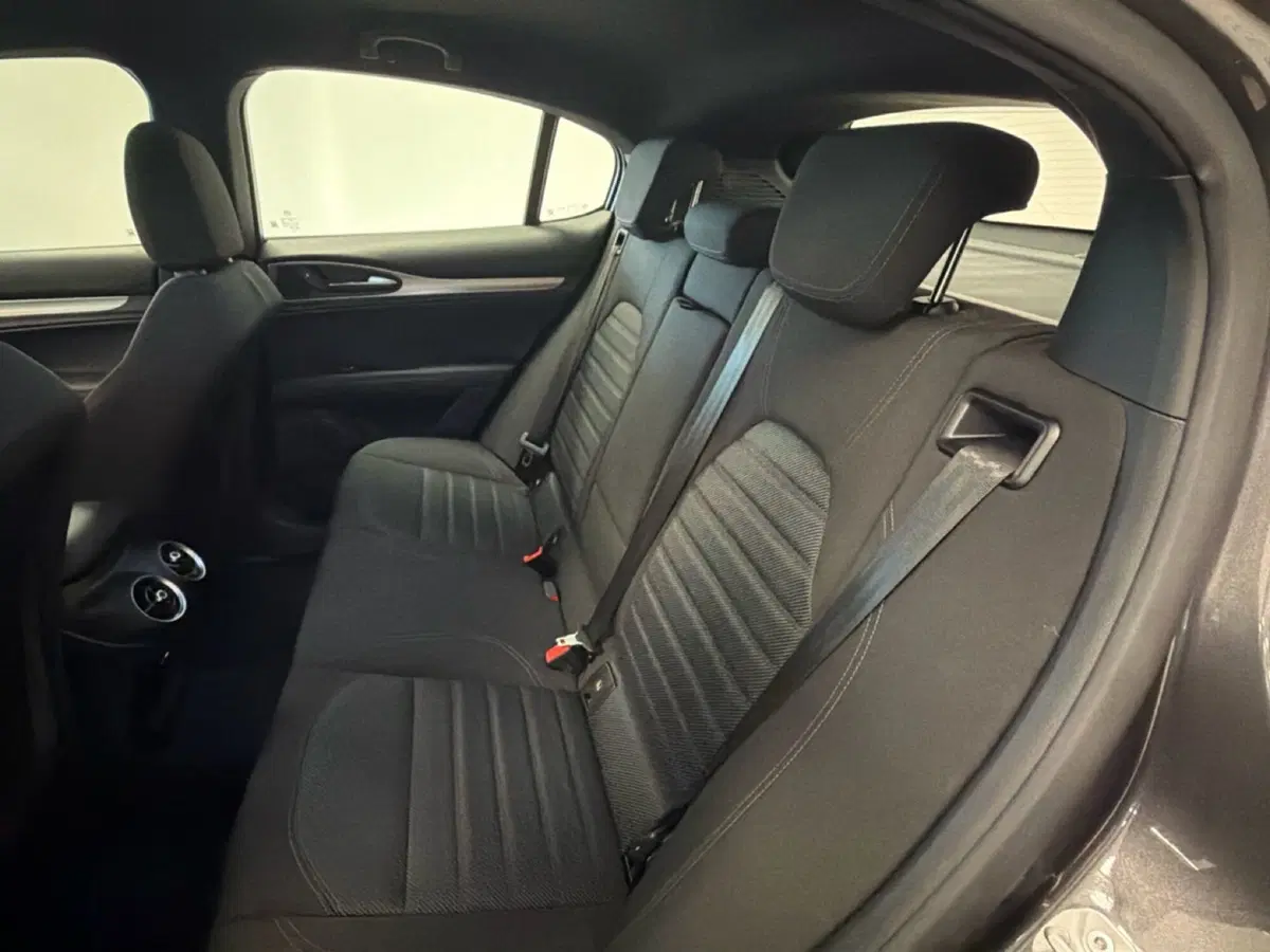 Alfa Romeo Stelvio nuova a Palermo (6)