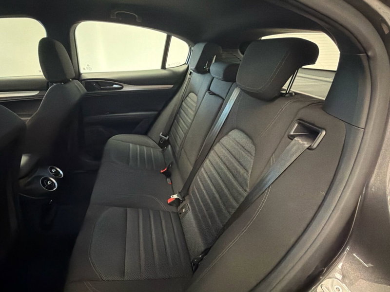 Alfa Romeo Stelvio nuova a Palermo (6)