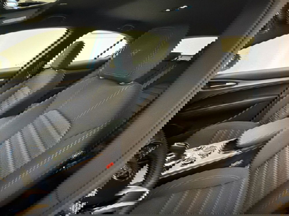 Alfa Romeo Stelvio nuova a Palermo (8)