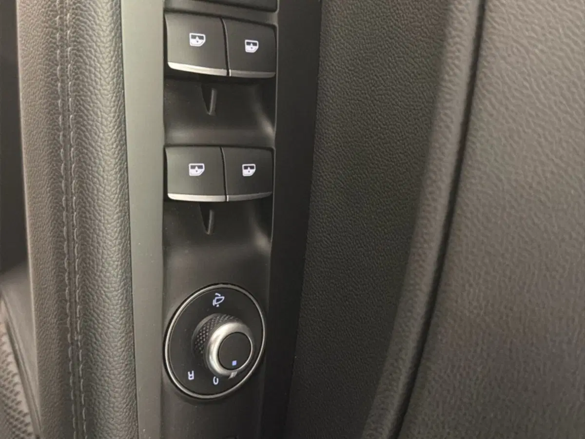Alfa Romeo Stelvio nuova a Palermo (9)