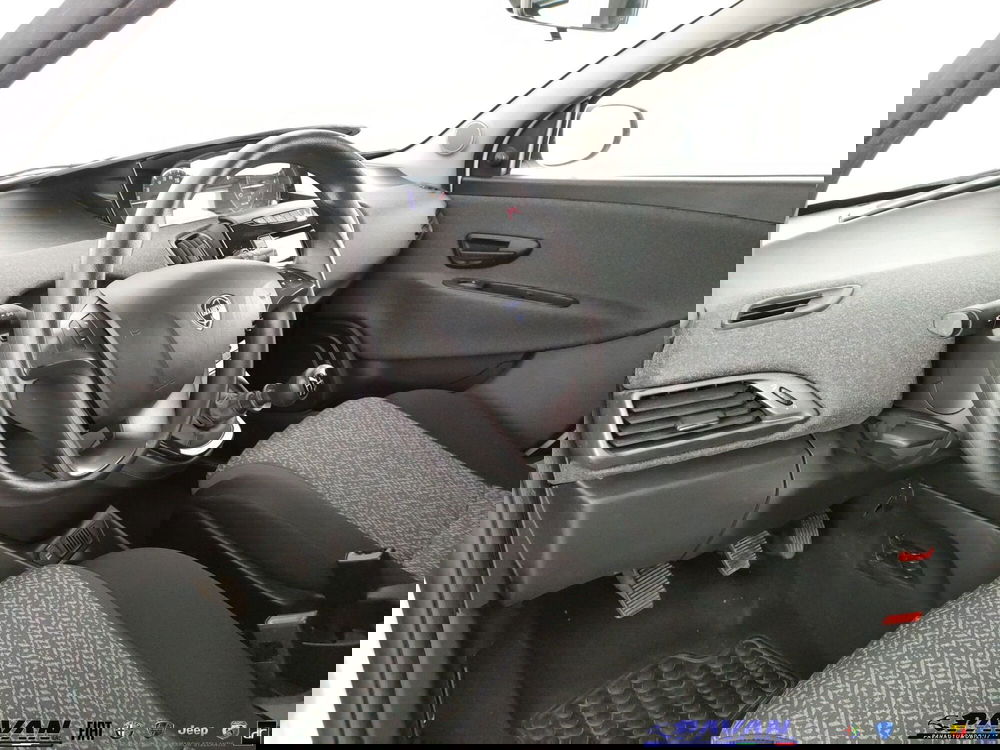 Lancia Ypsilon usata a Padova (11)