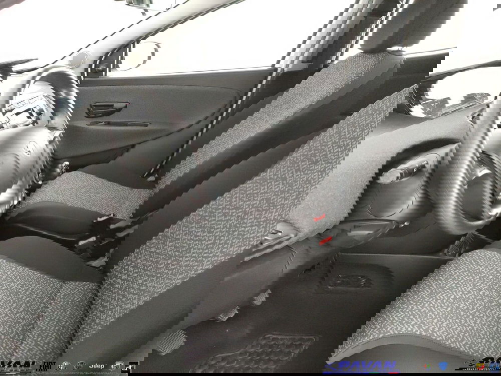 Lancia Ypsilon usata a Padova (12)