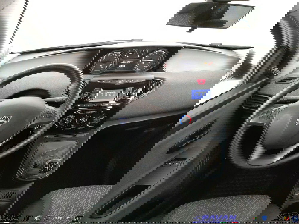 Lancia Ypsilon usata a Padova (14)