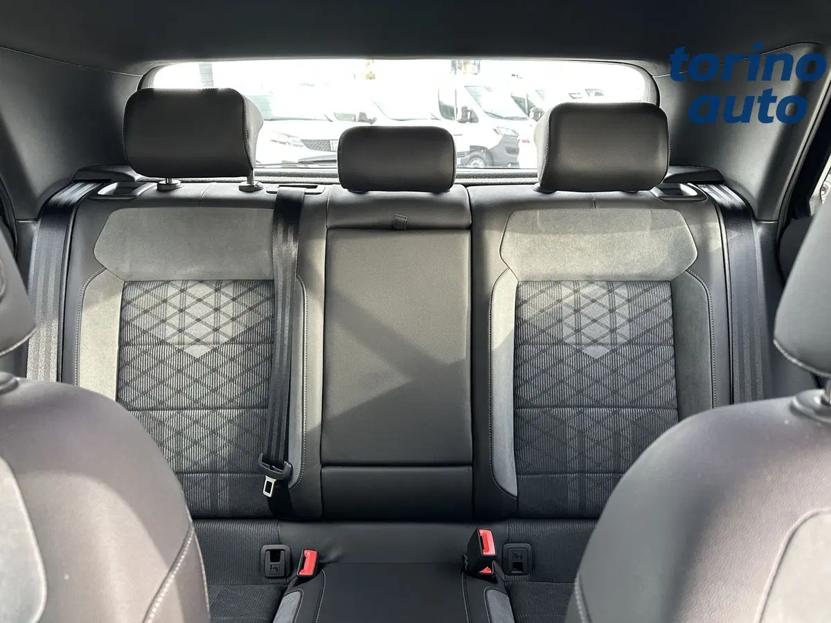 Volkswagen T-Roc usata a Torino (13)