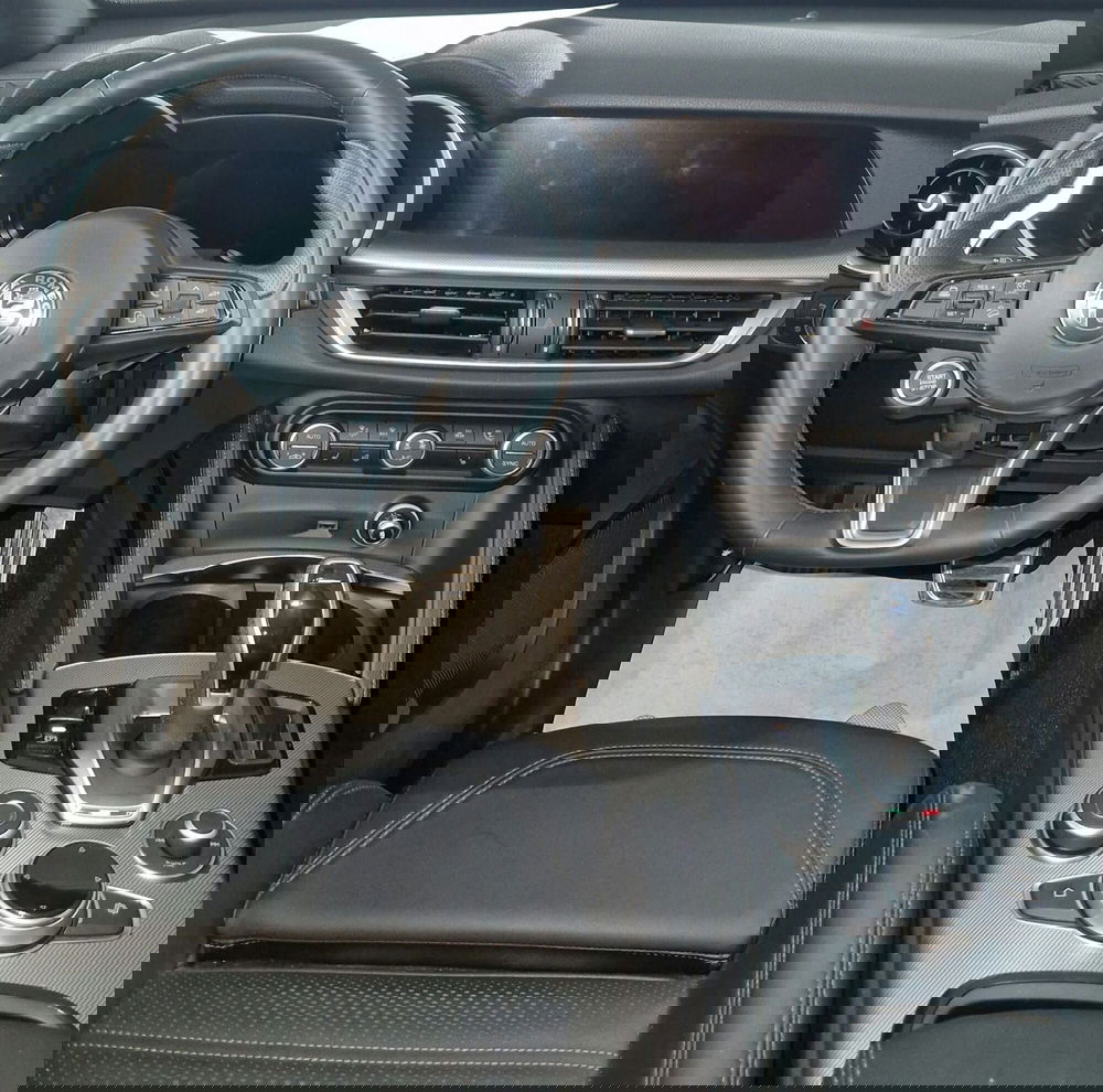 Alfa Romeo Stelvio usata a Terni (11)