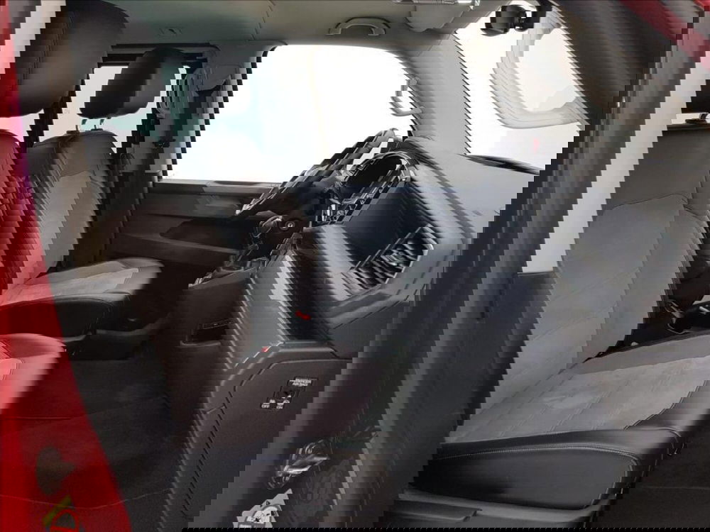 Volkswagen Multivan usata a Lucca (11)