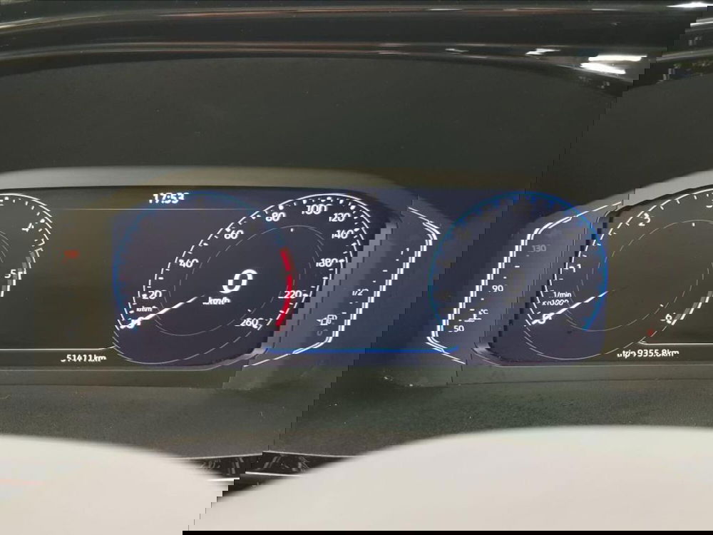 Volkswagen Multivan usata a Lucca (17)