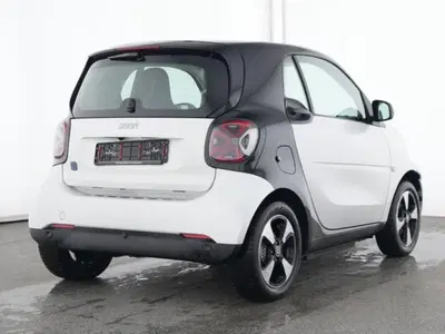 smart Fortwo EQ Passion Nightsky del 2023 usata a Magenta