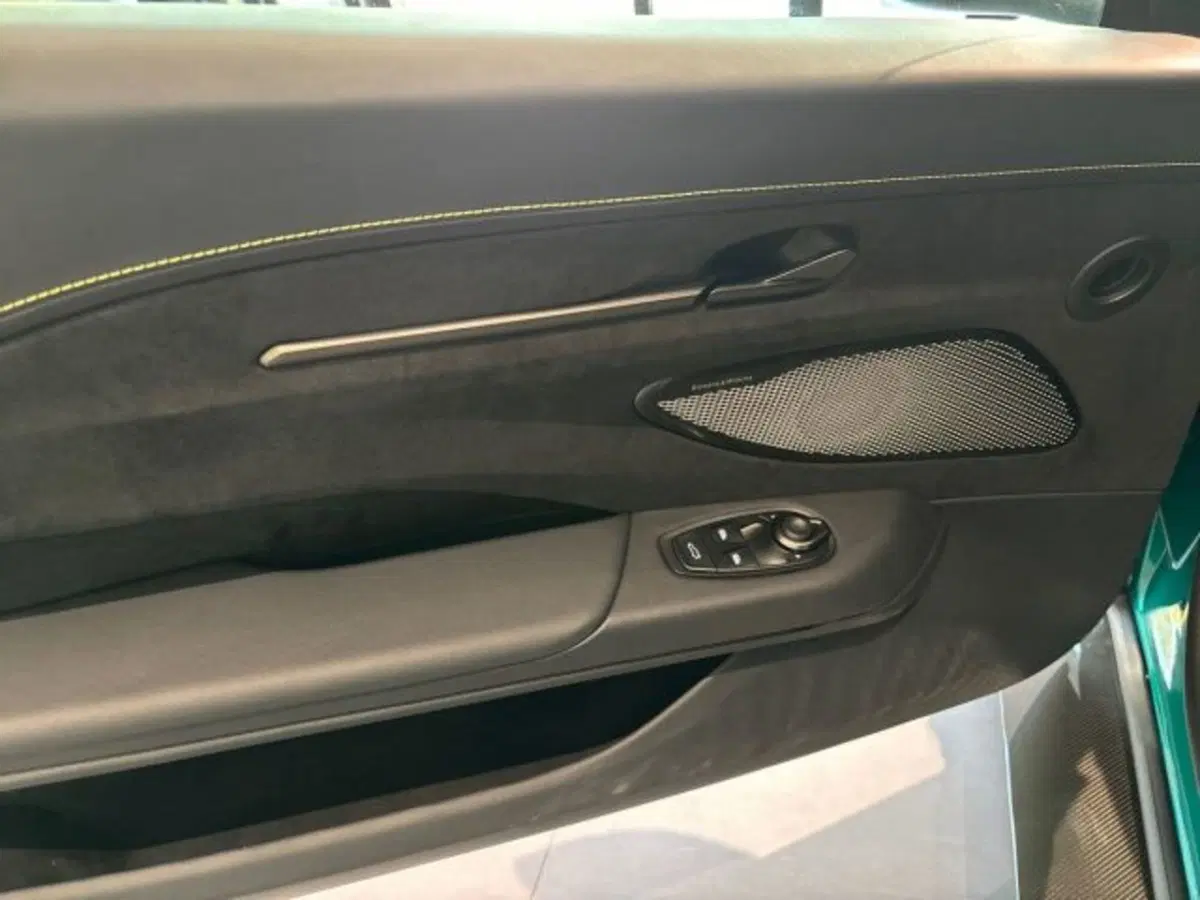 Aston Martin Vantage Coupé usata a Bologna (10)