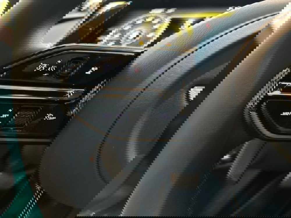 Aston Martin Vantage Coupé nuova a Bologna (18)