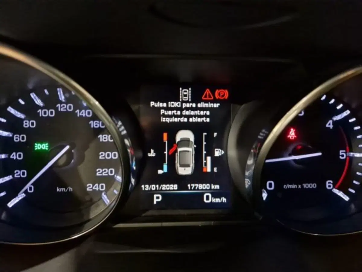 Land Rover Discovery Sport usata a Livorno (11)