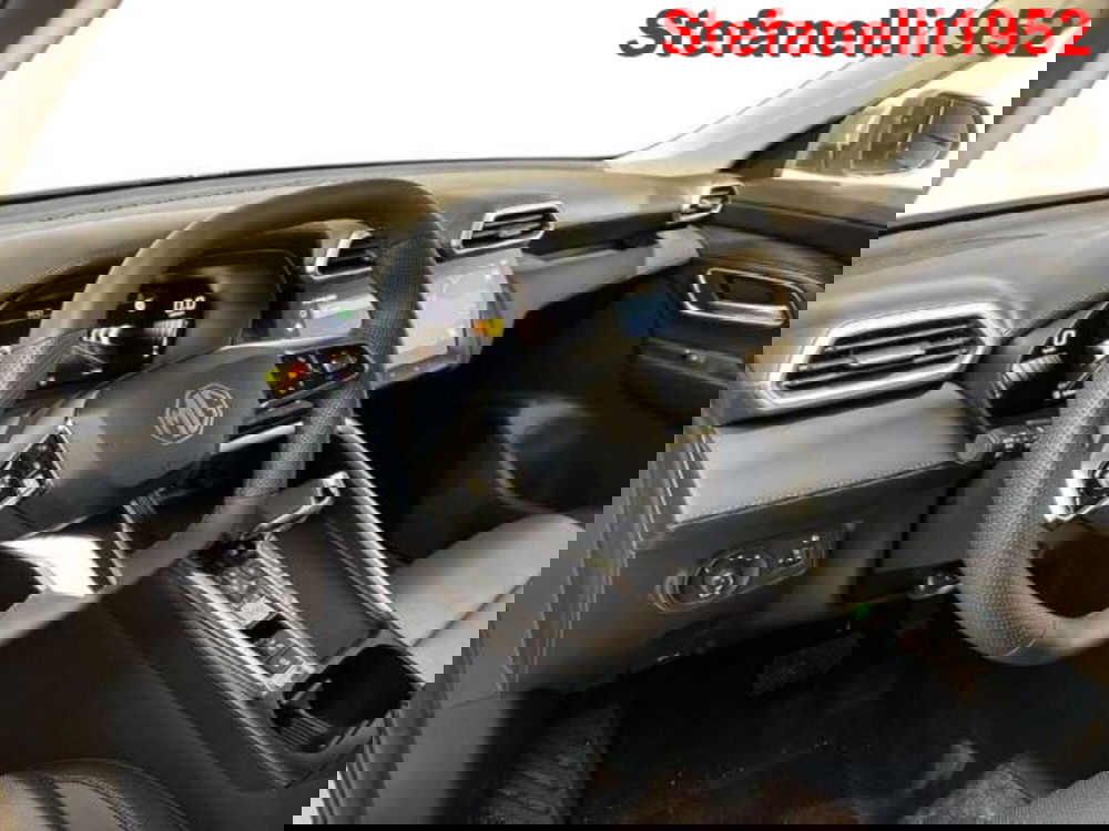 Mg ZS EV nuova a Bologna (11)