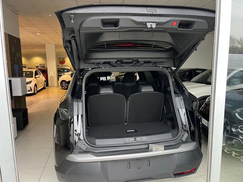 Peugeot 5008 nuova a Milano (10)