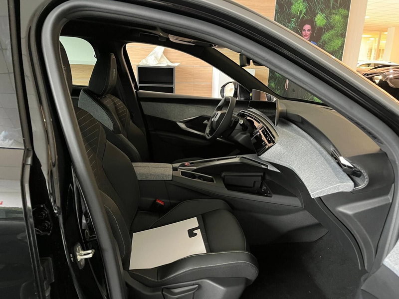 Peugeot 5008 nuova a Milano (12)