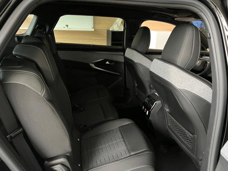 Peugeot 5008 nuova a Milano (13)