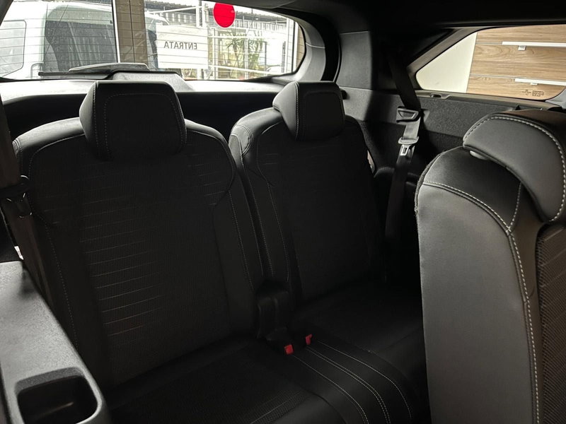 Peugeot 5008 nuova a Milano (14)