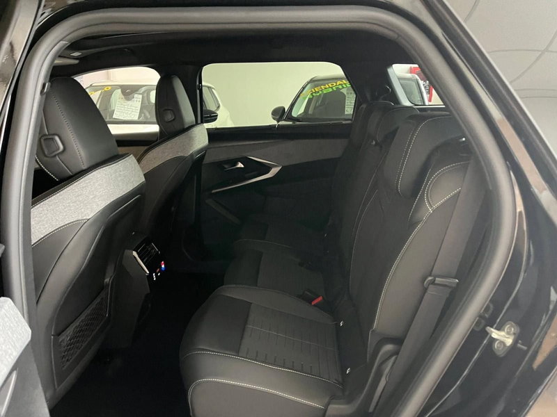 Peugeot 5008 nuova a Milano (15)