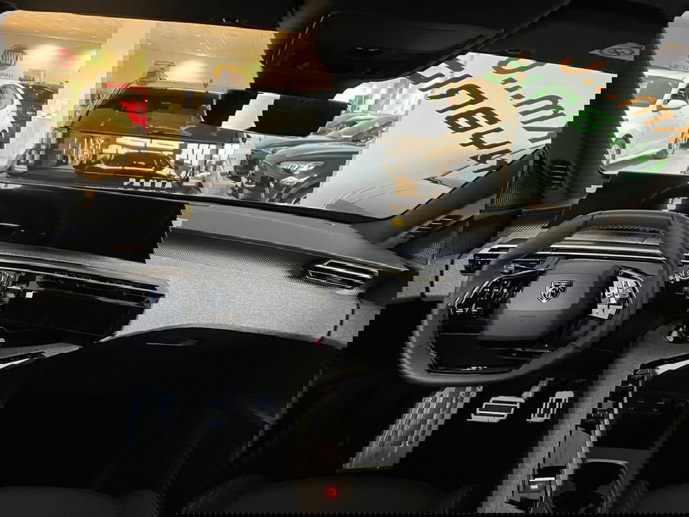 Peugeot 5008 nuova a Milano (16)