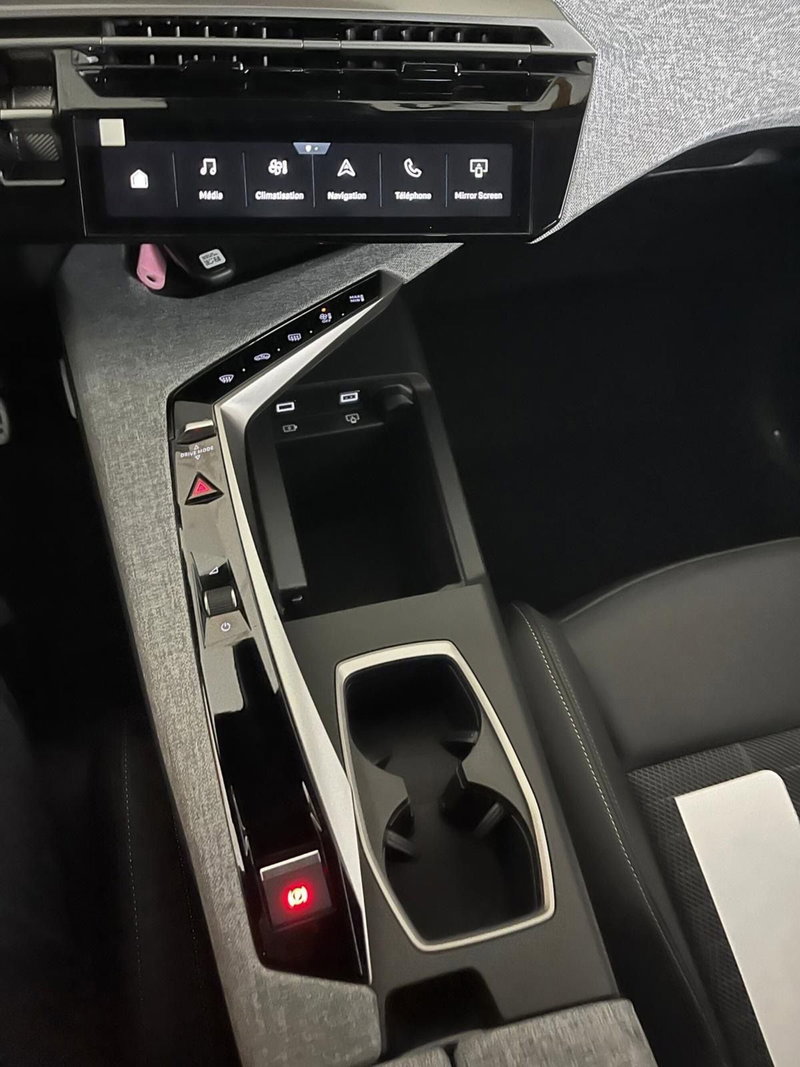 Peugeot 5008 nuova a Milano (18)