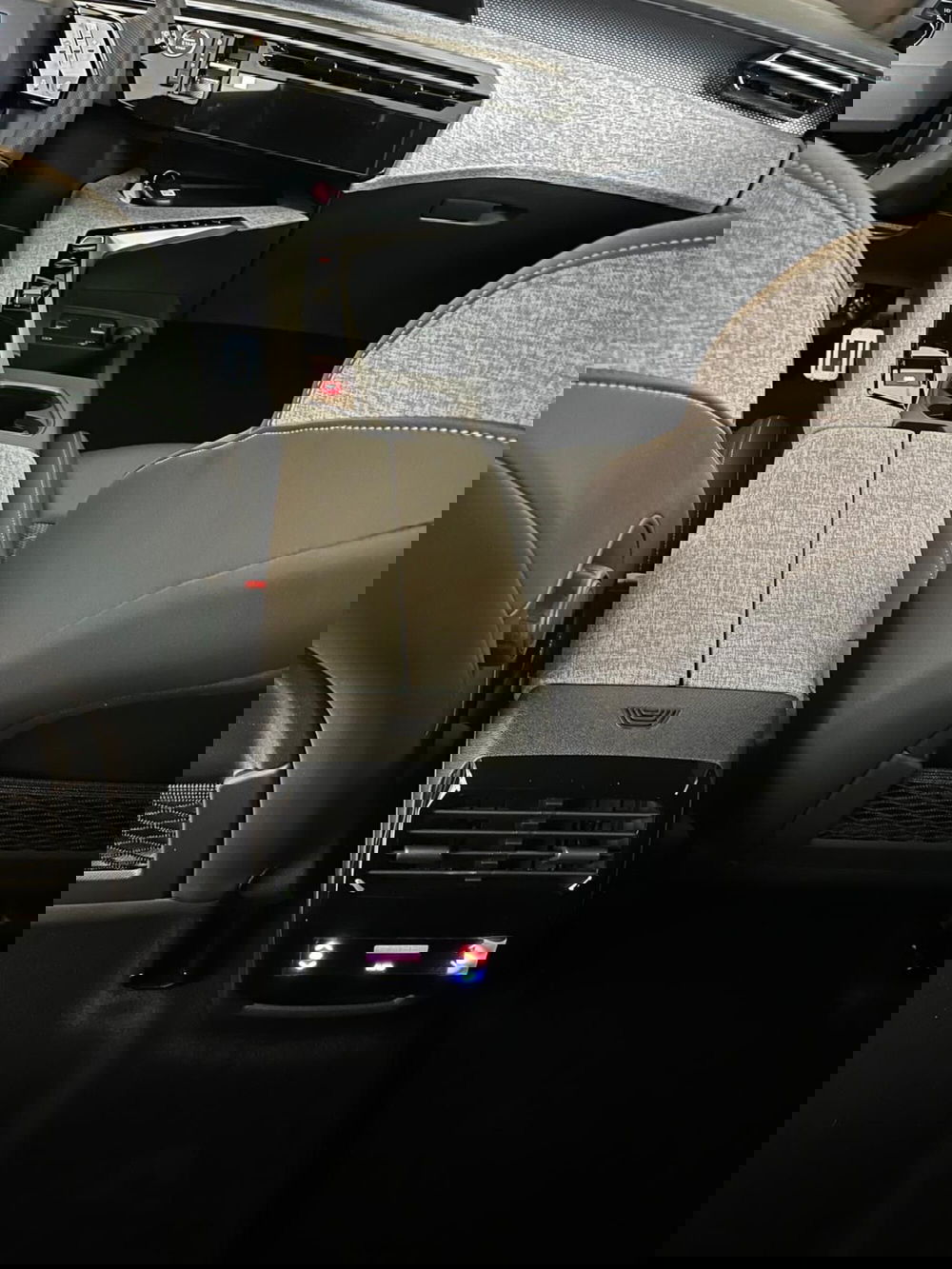 Peugeot 5008 nuova a Milano (19)