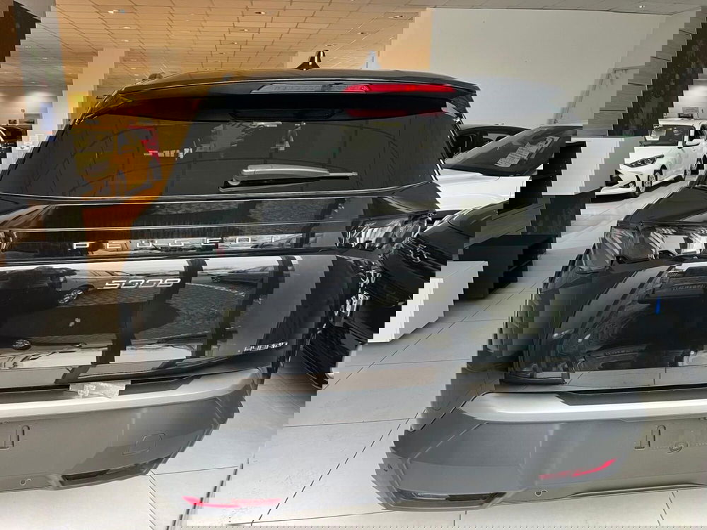Peugeot 5008 nuova a Milano (9)