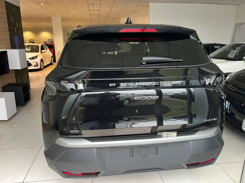 Peugeot 5008 nuova a Milano (9)