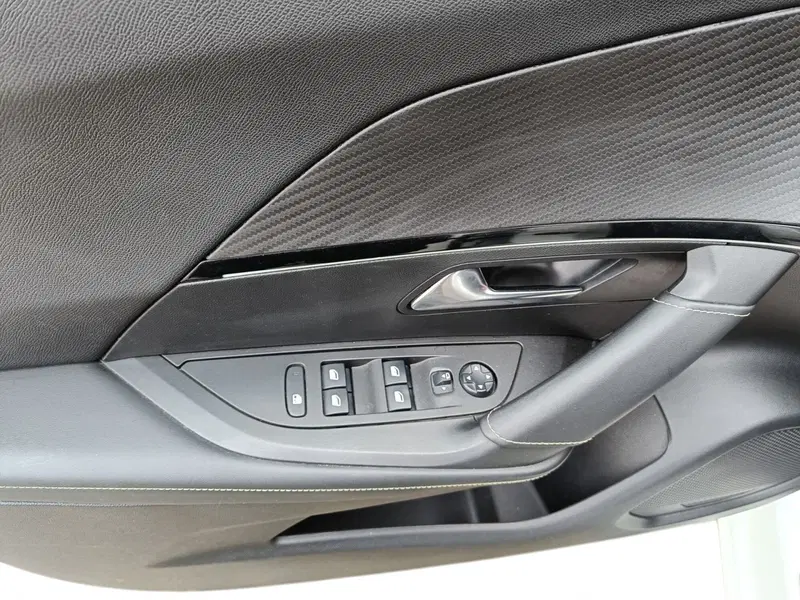 Peugeot 2008 usata a Prato (16)