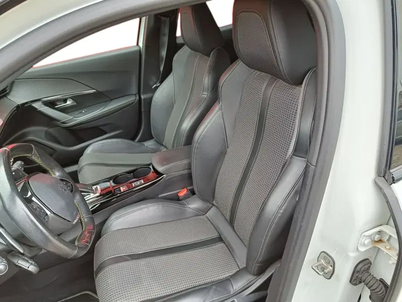 Peugeot 2008 usata a Prato (9)