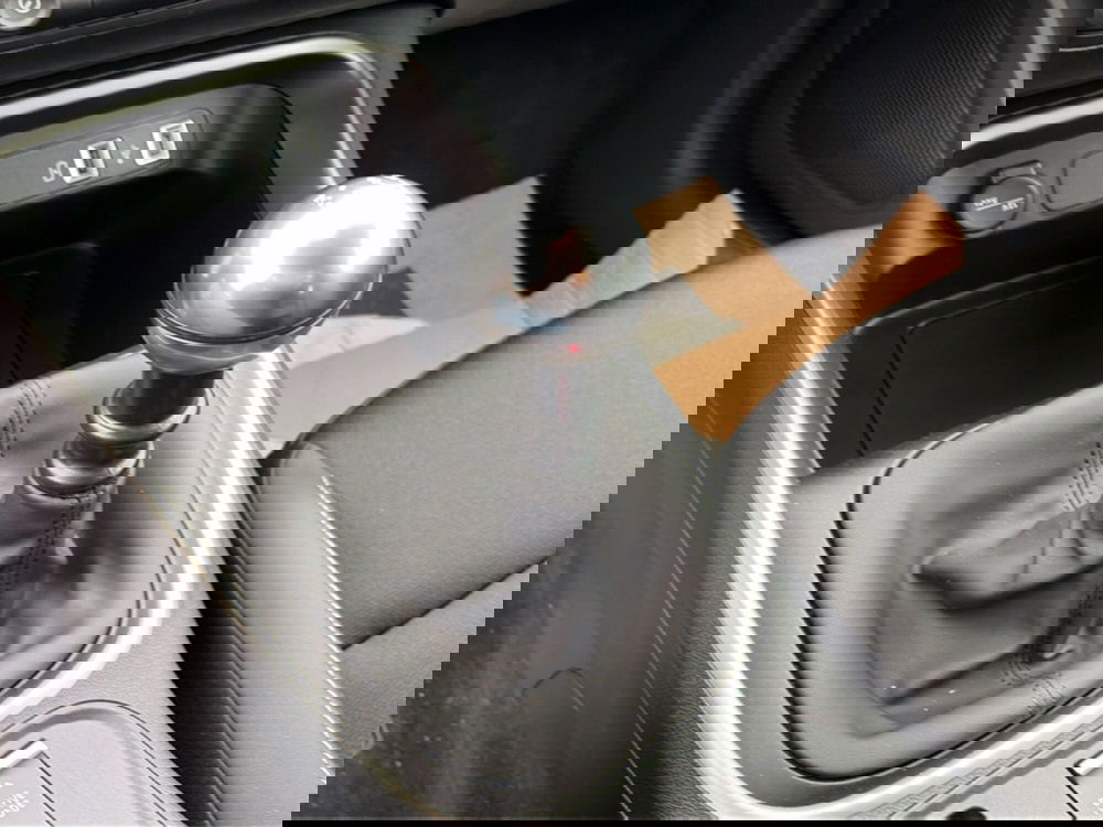 Jeep Avenger nuova a Campobasso (20)