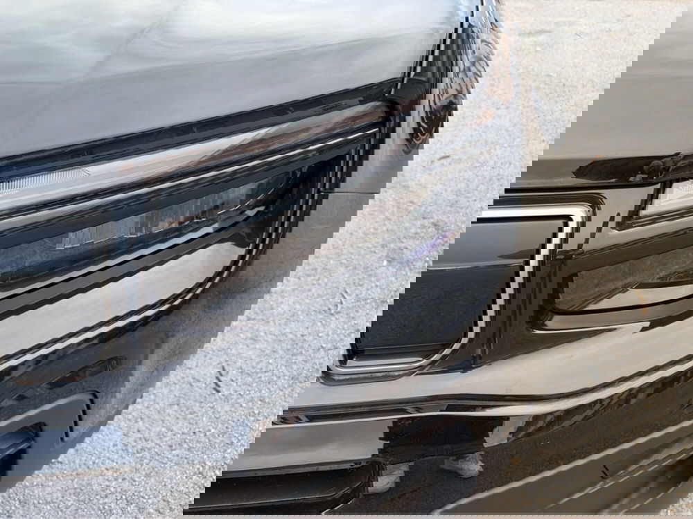 Jeep Avenger nuova a Campobasso (9)