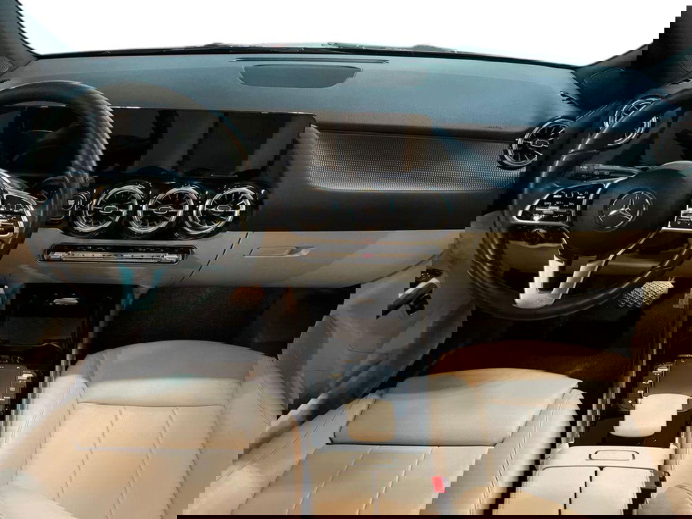 Mercedes-Benz EQA usata a Bari (8)