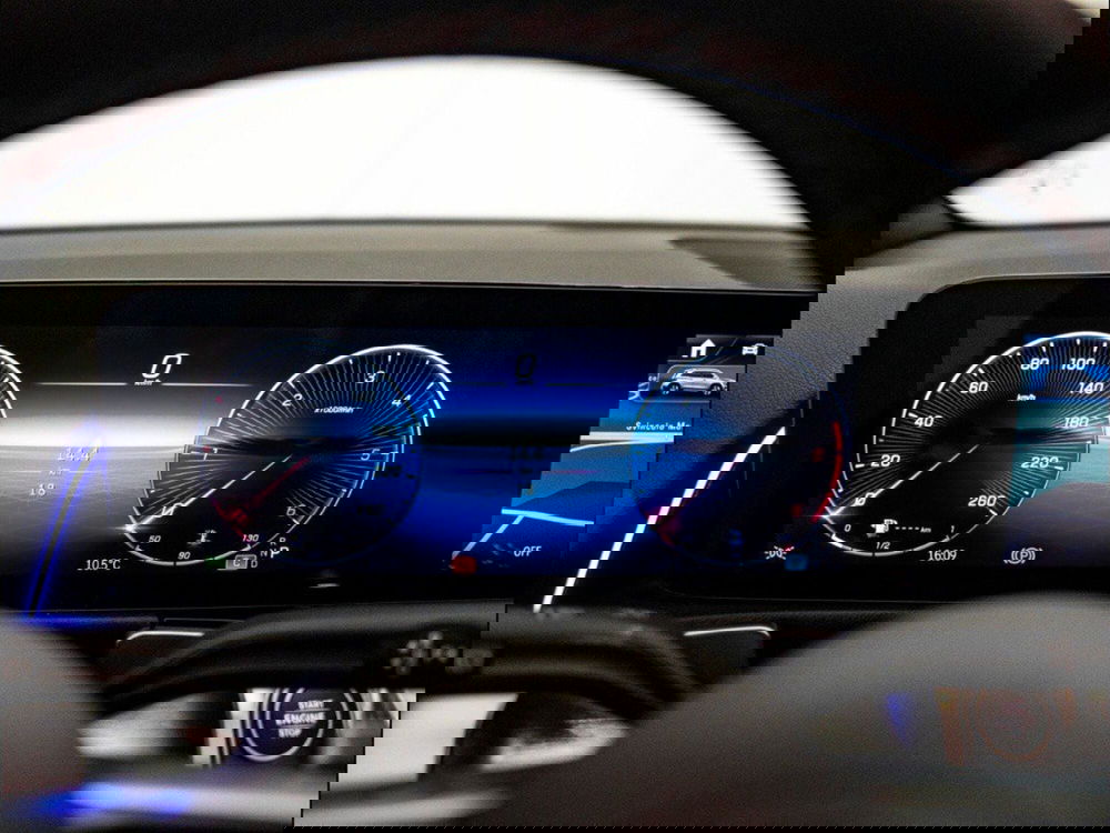 Mercedes-Benz GLB nuova a Macerata (15)