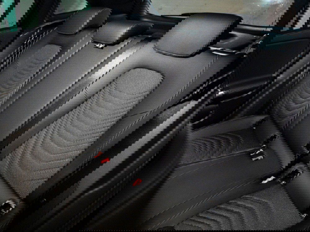 Mercedes-Benz GLA SUV nuova a Macerata (13)