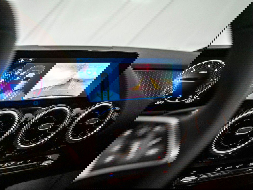 Mercedes-Benz GLA SUV nuova a Macerata (15)