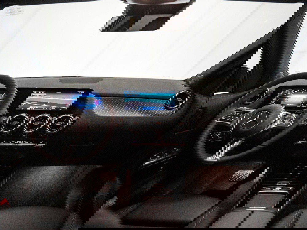 Mercedes-Benz GLA SUV nuova a Macerata (16)