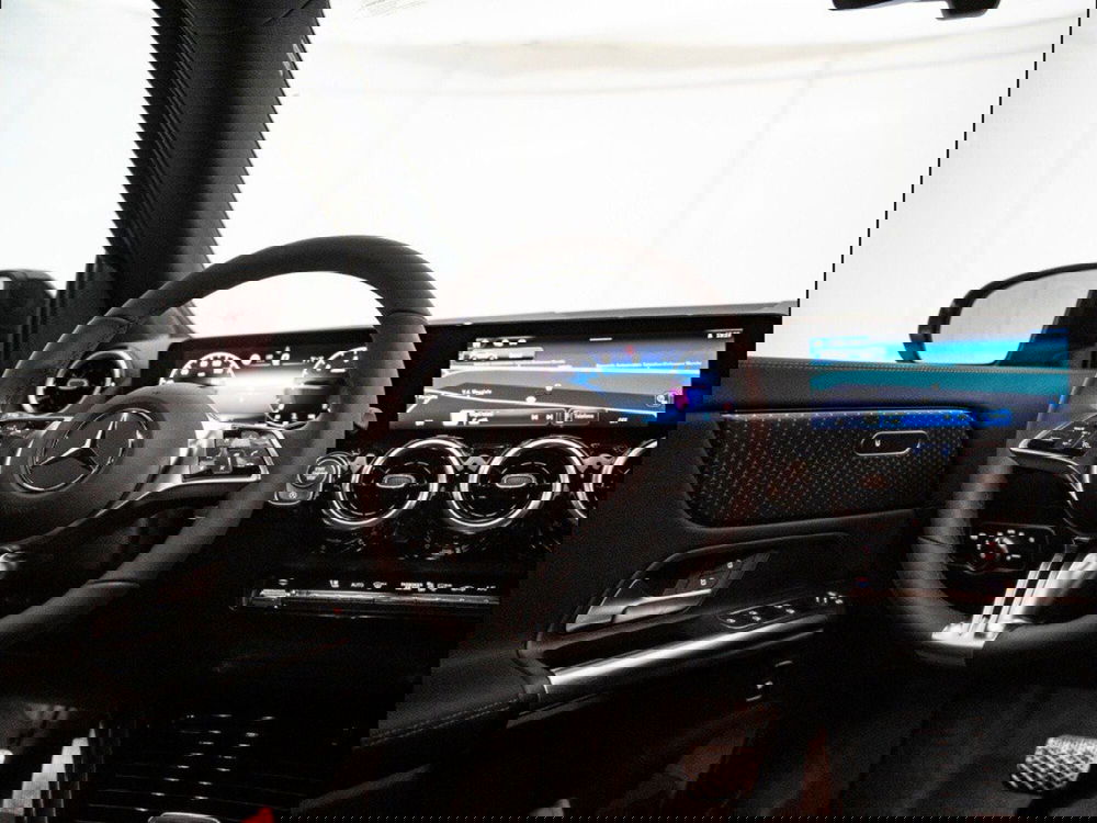 Mercedes-Benz GLA SUV nuova a Macerata (17)