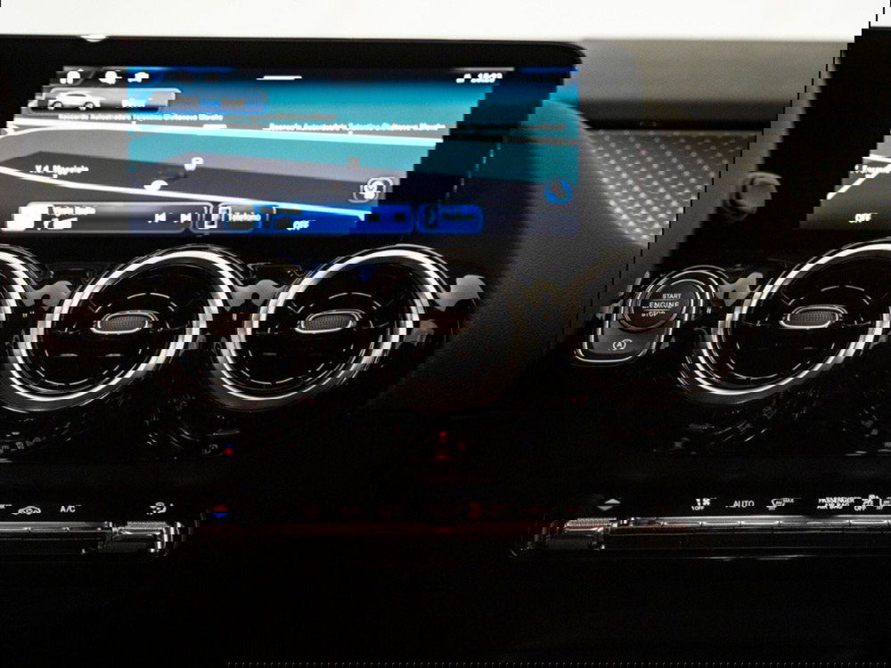 Mercedes-Benz GLA SUV nuova a Macerata (20)